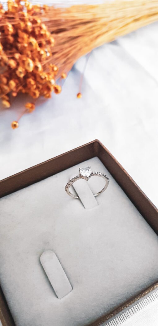 ANEL CORAÇÃO CRAVEJADO